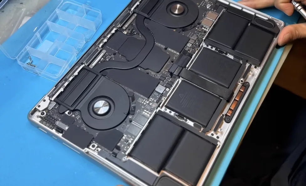 MacBook Battery Replacement: Yes, Even the New Models (M1–M4) Get There