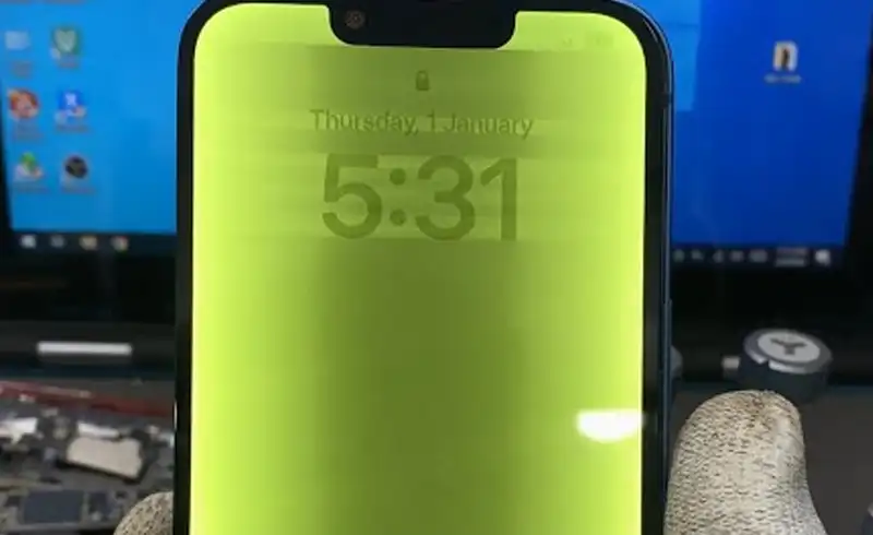 iPhone 13 Green Screen — Reparație Display Original 360 lei