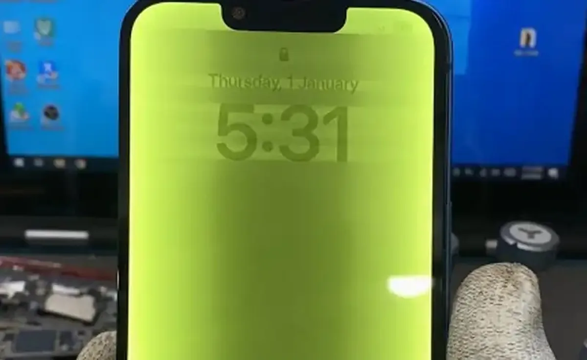 iPhone 13 Green Screen, Yellow Tint, Flicker — Reparație Display Original 360 lei