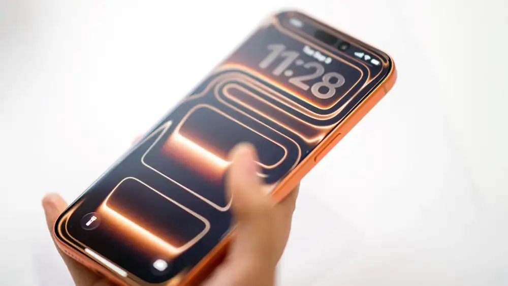 iPhone 18 Pro Max — Apple Cuts Display Cost by 20%: M16, LTPO+ and Repair Impact