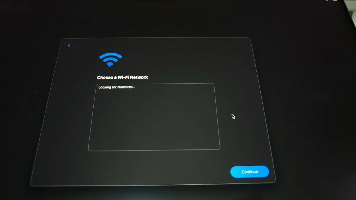 Ecranul de configurare macOS blocat la Looking for Networks, fără nicio rețea găsită