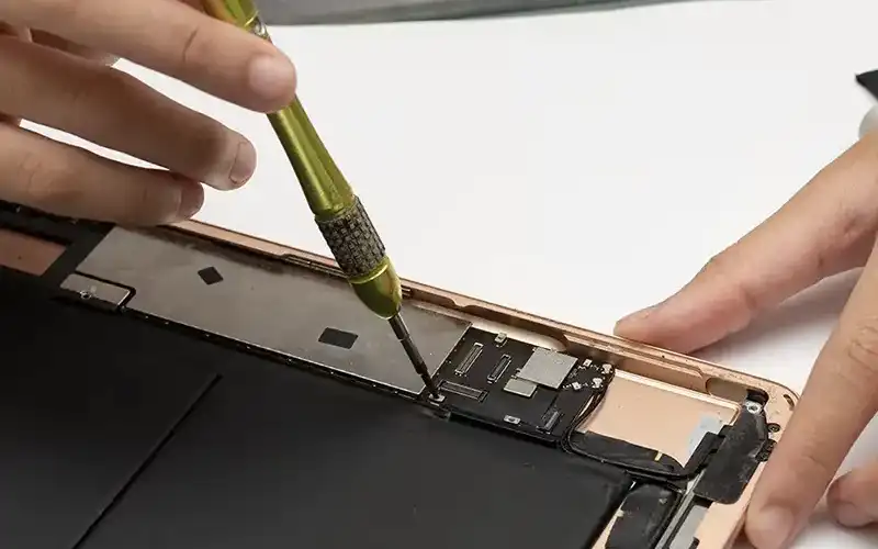 Reparație profesională iPad la Radical Service București