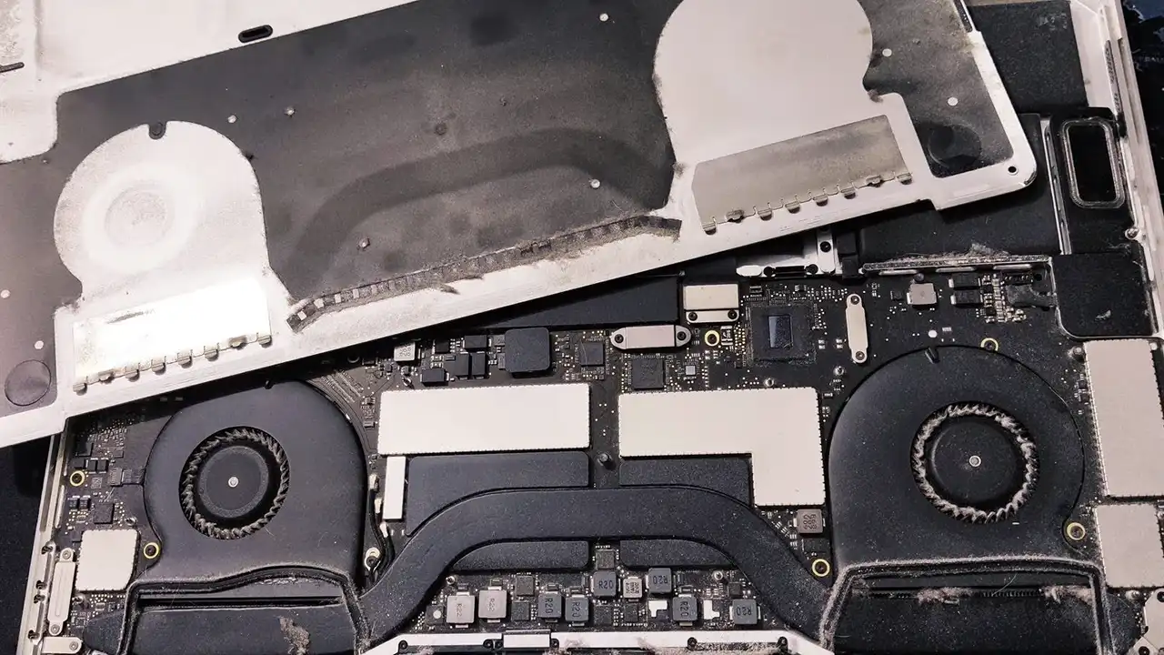 Reparație profesională MacBook realizată de tehnicieni specializați Apple